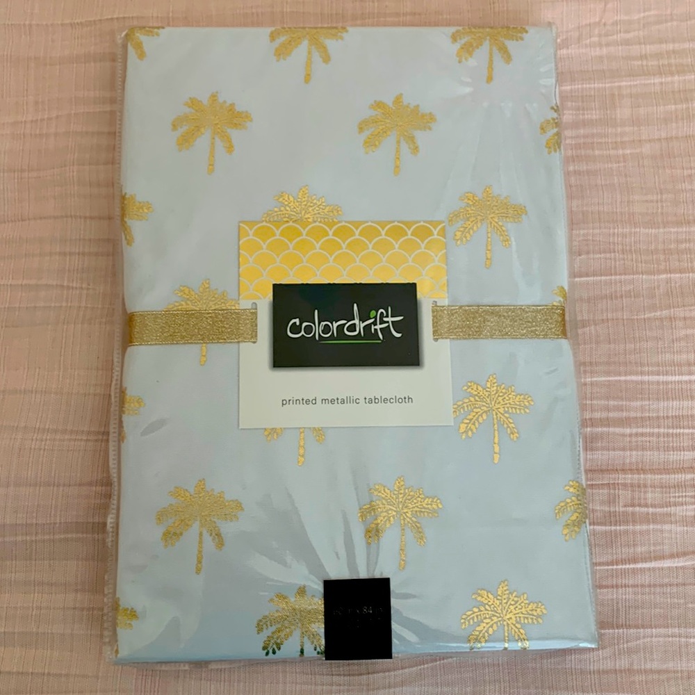 NWT, Colordrift printed metallic gold palm tablecloth oblong 60x84